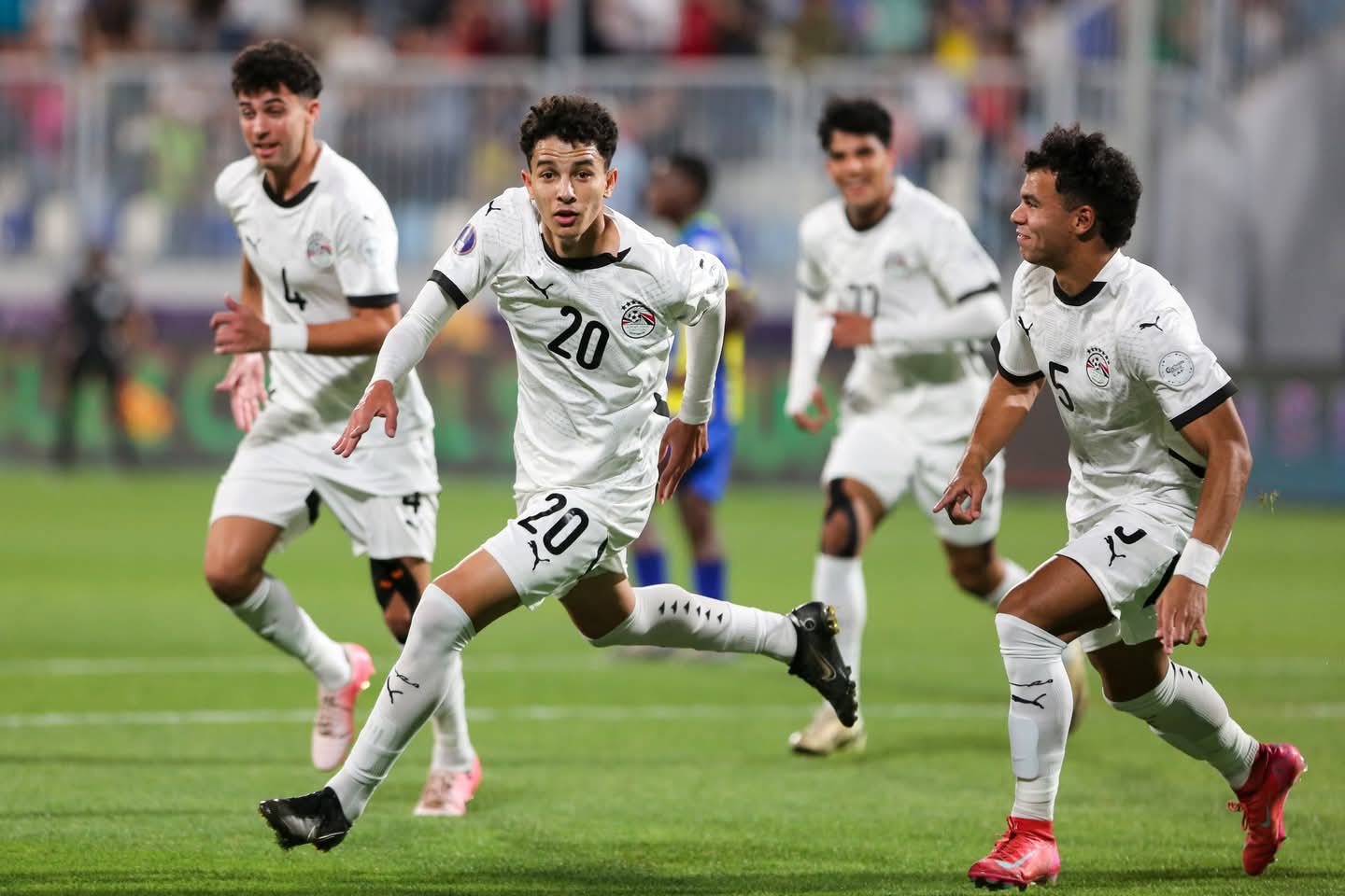 وزير الرياضة يؤازر منتخب مصر ويهنئهم بالتأهل لربع نهائي بطولة كأس الامم الافريقية للشباب