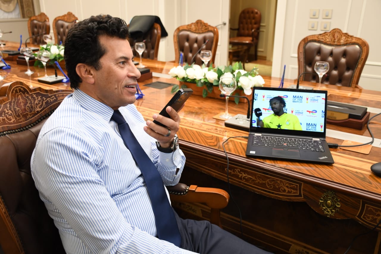 وزير الرياضة يهنيء منتخب الشباب تحت ٢٠ سنة  لكرة القدم بعد الفوز علي غانا والتأهل للمونديال