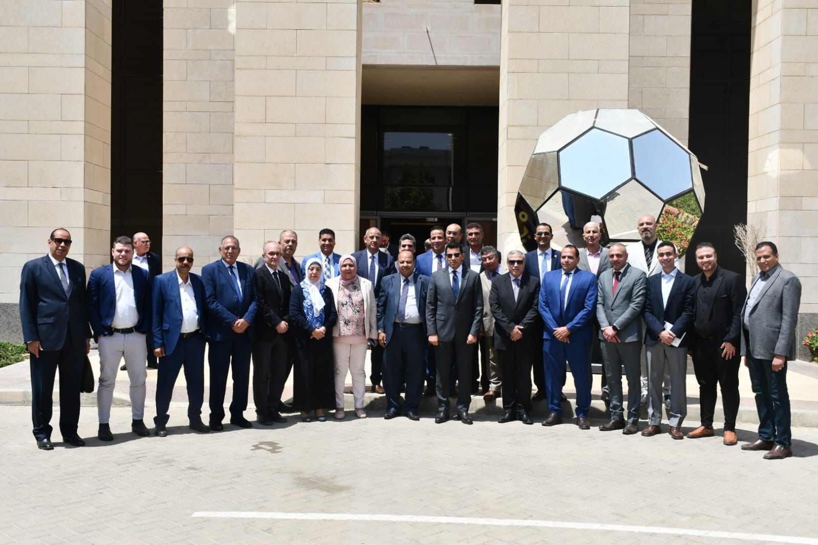 وزير الشباب والرياضة يلتقي مسؤولي مشروع القوافل التعليمية في نسخته الثانية عشرة