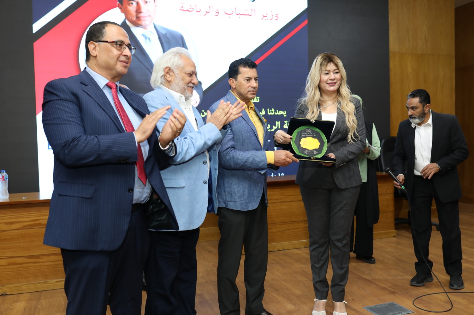 صبحى فى ندوة  بالجامعه العربية المفتوحه  : الرياضه والثقافة والفن عناصر بناء الإنسان