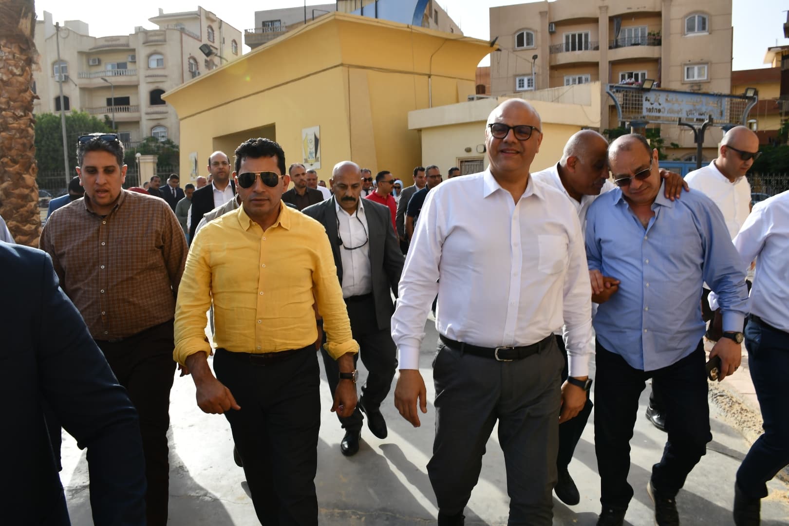 وزير الشباب والرياضة ومحافظ القليوبية يتفقدان مركز التنمية الشبابية بالعبور ويعلنان افتتاح الملعب الرئيسي