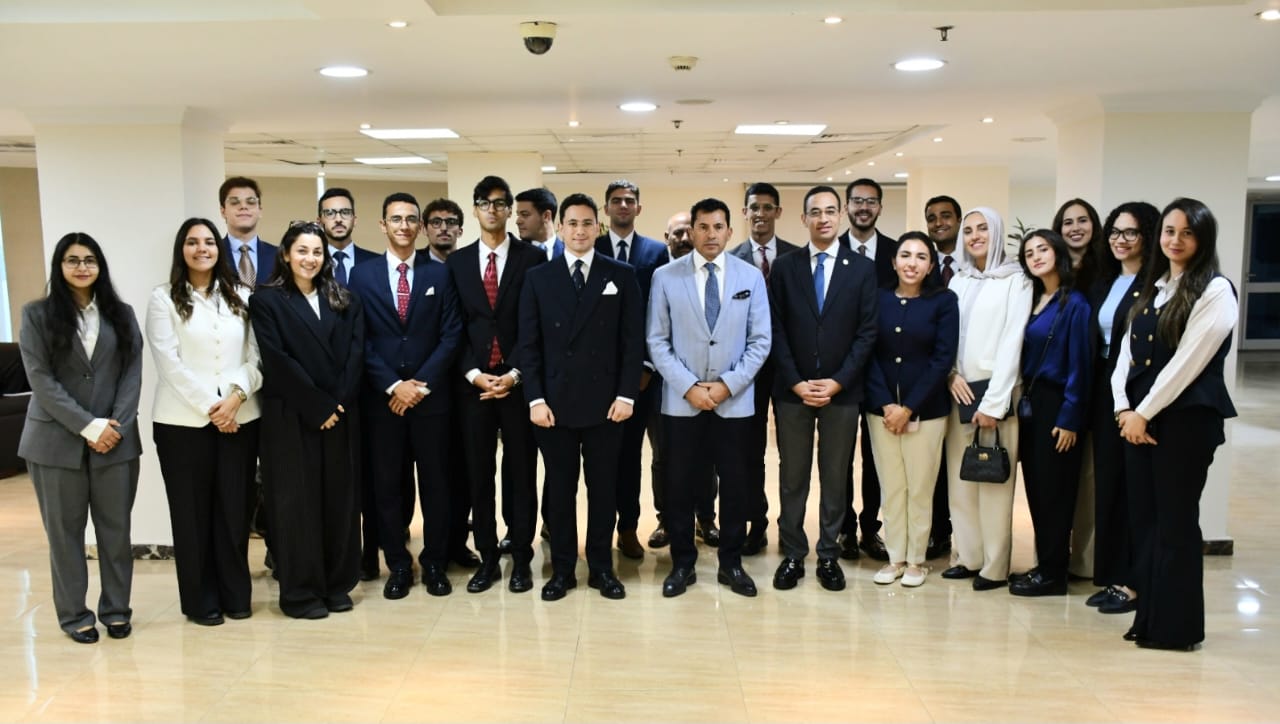 وزير الشباب والرياضة يجتمع بمنتسبي برنامج الدبلوماسية الشبابية