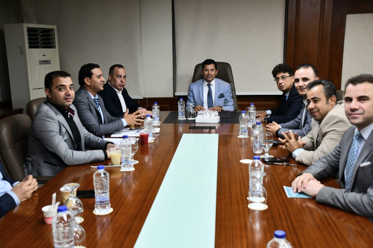 وزير الشباب والرياضة يبحث سبل التعاون مع رابطة النقاد الرياضيين