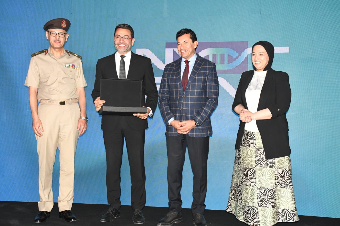 برعاية الرئيس وحضور صبحي.. إطلاق المرحلة التنفيذية لمشروع الجينوم في الشرق الأوسط وتسليم عينات الرياضيين