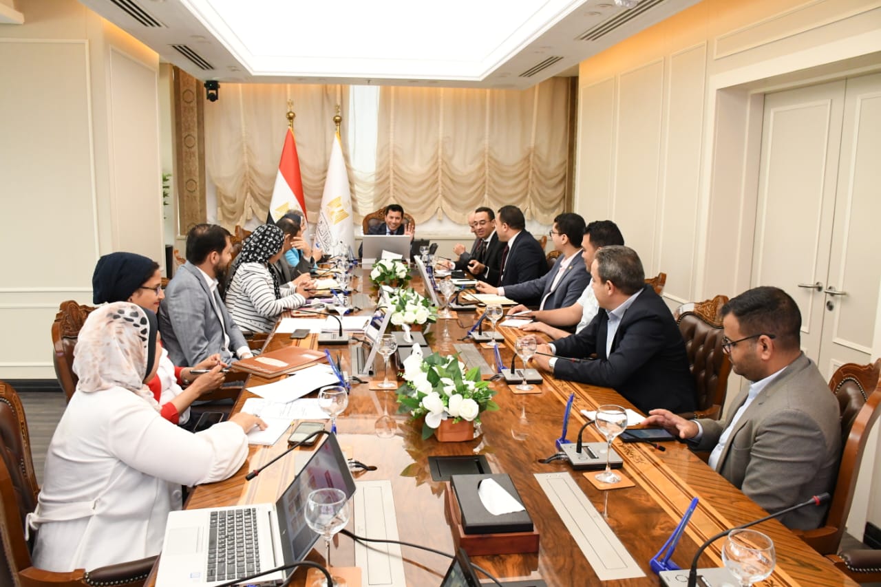 وزير الشباب والرياضة يبحث إطلاق حزمة برامج وأنشطة لتنمية النشء والتنمية المتكاملة