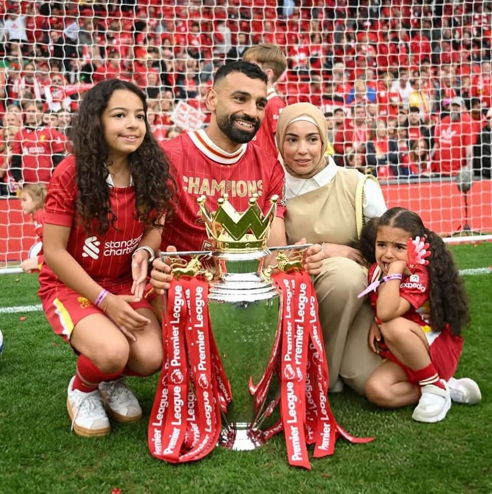 وزير الرياضة يهنئ محمد صلاح بتتويجه هدافاً وأفضل صانع أهداف في الدوري الإنجليزي