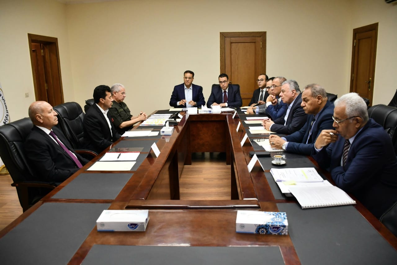 وزير الشباب يبحث الفرص الاستثمارية لاستاد القاهرة