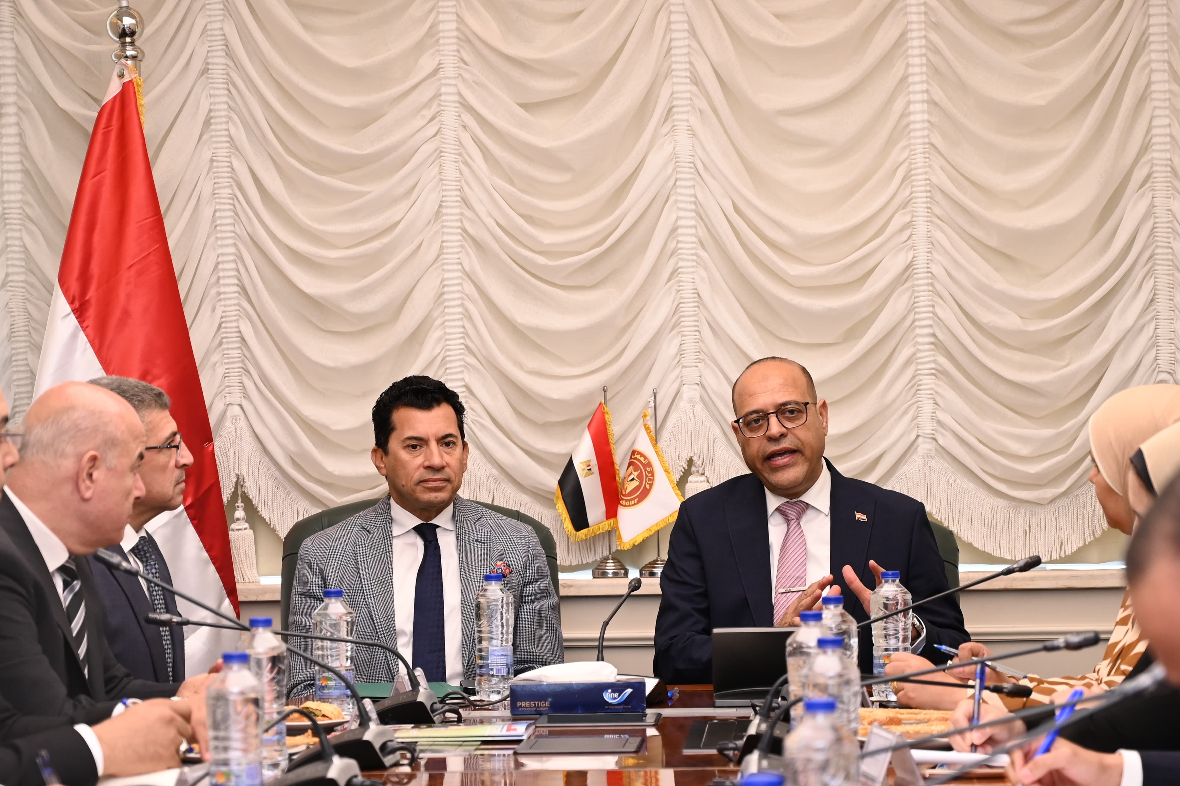 وزير الشباب يلتقي وزير العمل لبحث التعاون في مجالات التوظيف والتدريب المهني
