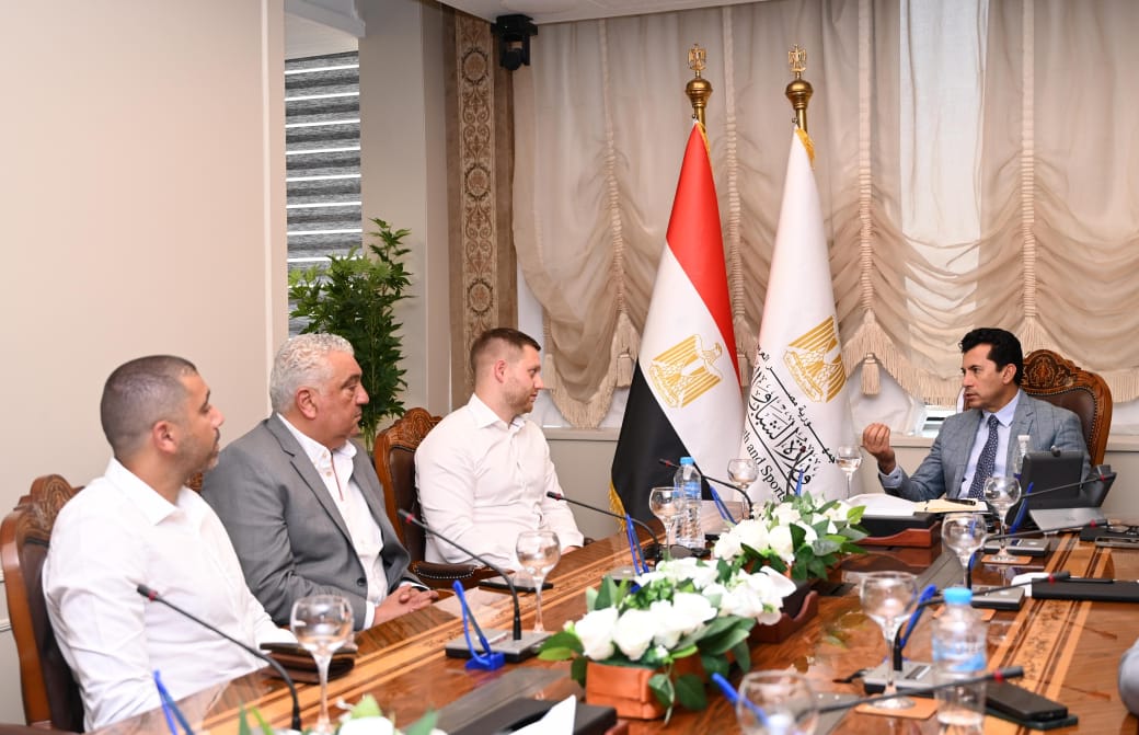 وزير الشباب والرياضة يبحث مع مسؤولي شركة ألمانية سُبل تسويق المعسكرات الرياضية بمدينة شرم الشيخ لوضعها على الخريطة العالمية