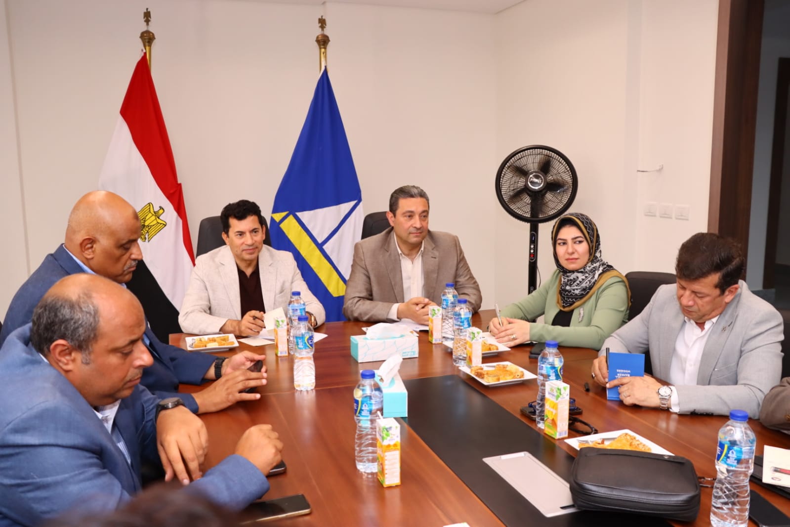 وزير الشباب والرياضة ومحافظ دمياط يجتمعان مع نواب مجلسي النواب والشيوخ