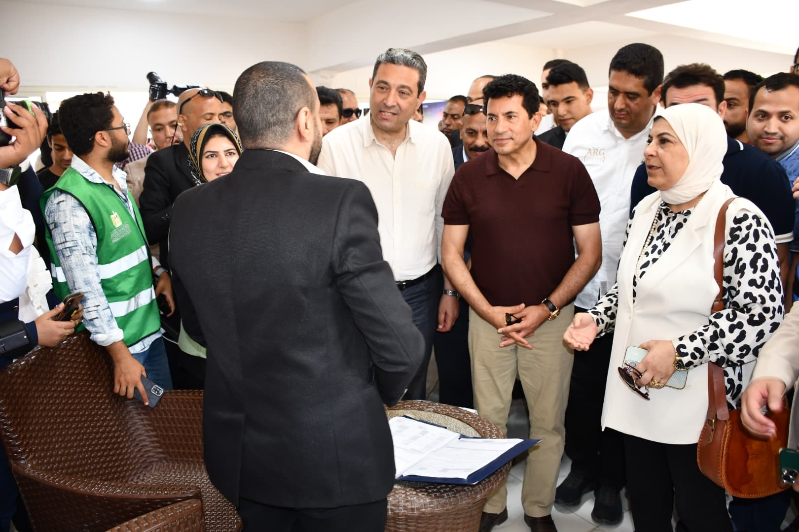 وزير الشباب والرياضة ومحافظ دمياط يتفقدان ملتقى التوظيف وورش مشروعي "مشواري" و"علّمني حرفة"