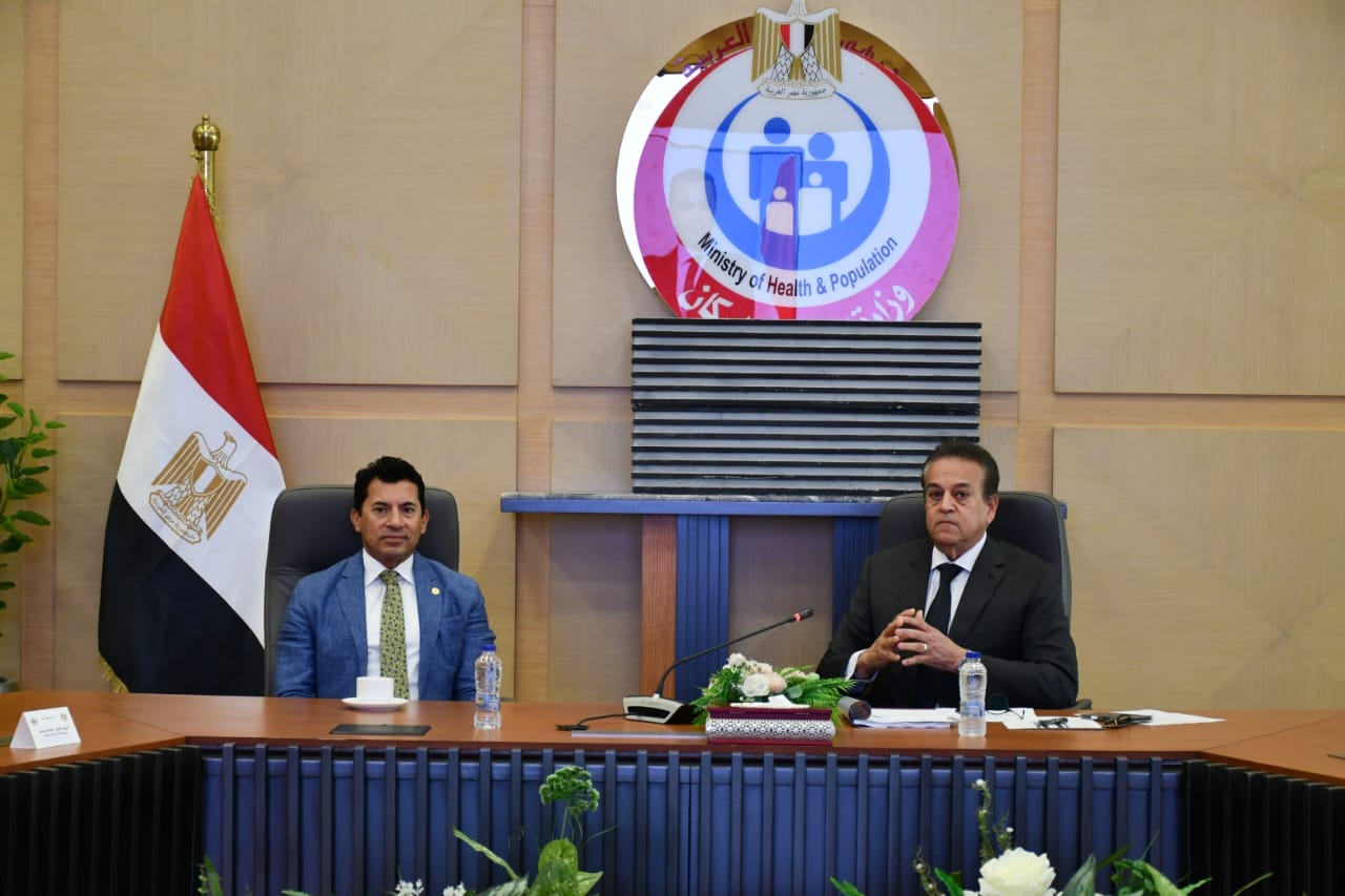 وزيرا الصحة والشباب يعقدان لقاءً موسعًا مع لجنة الصحة بنموذج محاكاة مجلس الشيوخ