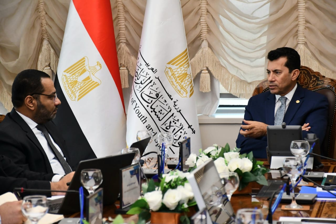 وزير الشباب يبحث مستجدات ربط برامج وأنشطة اللياقة البدنية ببيانات الصحة العامة