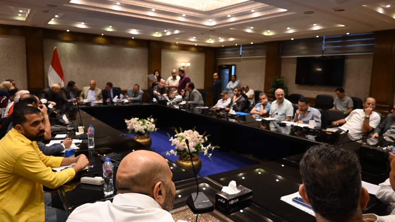إقبال كثيف علي المزايدة الخاصة بحق الاستغلال الإعلاني للمساحات الإعلانية بمركز التنمية الشبابية الجزيرة "١"