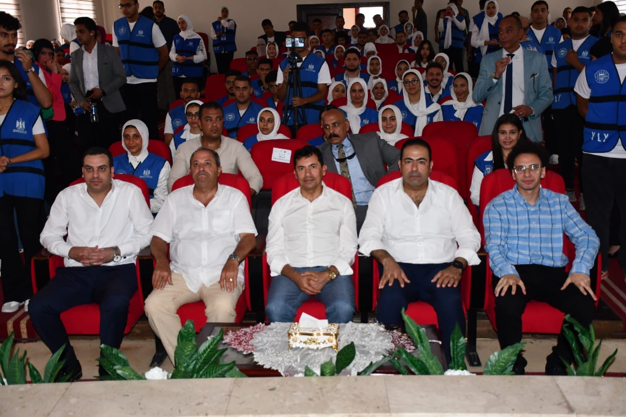 وزير الشباب والرياضة ومحافظ بورسعيد يتفقدا عدد من الانشطة الرياضية بالمدينة الشبابية والرياضية ببورسعيد