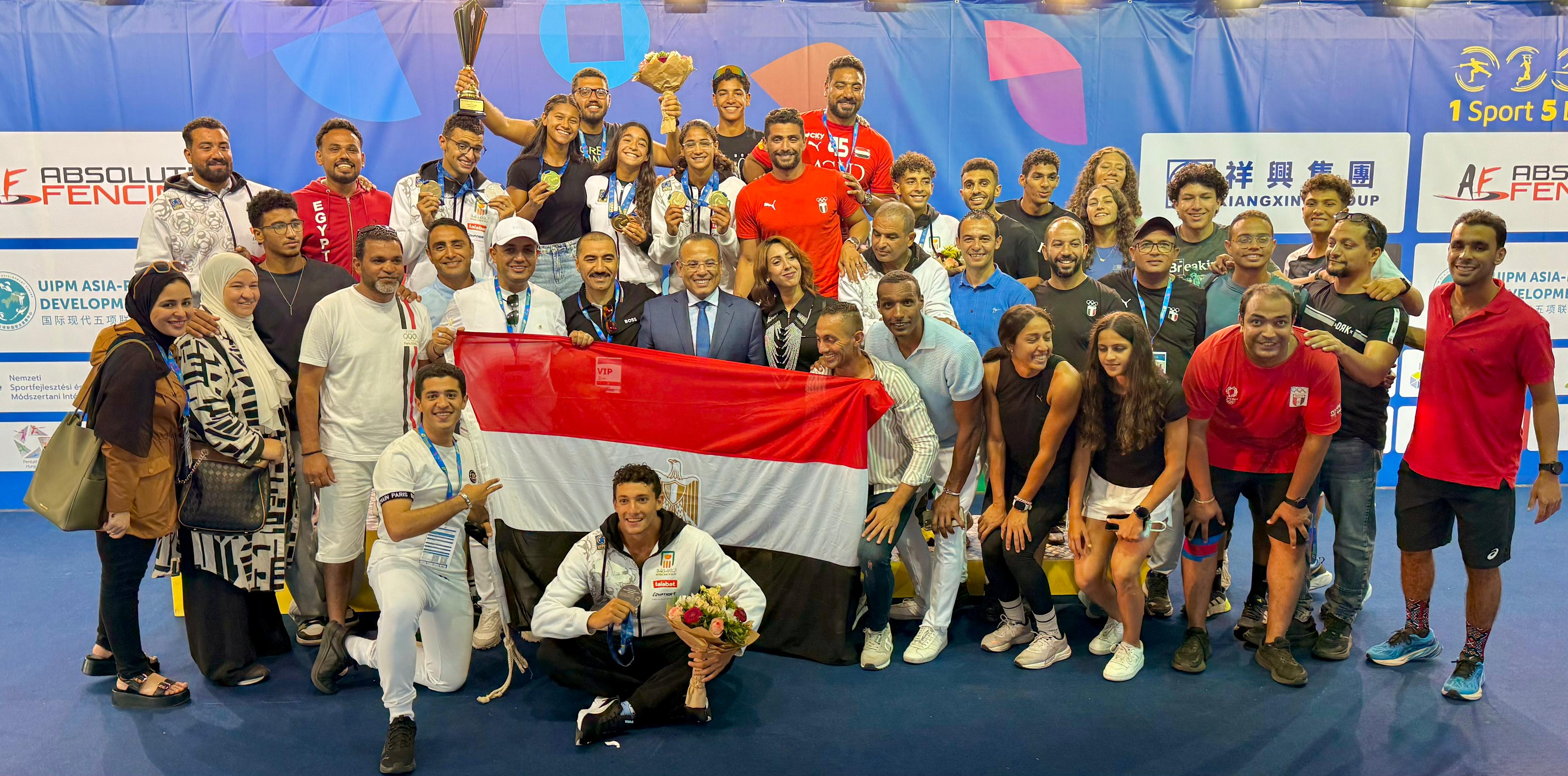 وزير الشباب يهنئ الأبطال ويشيد بالإنجاز بعد حصول منتخب مصر على بطولة العالم للخماسي الحديث