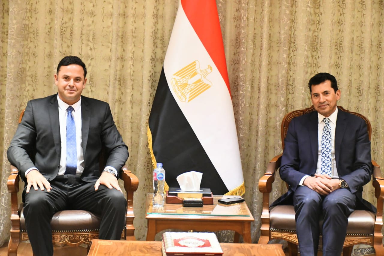 وزير الشباب والرياضة يلتقي مجلس إدارة اتحاد الشراع لبحث خطط تطوير اللعبة ودعم الأبطال