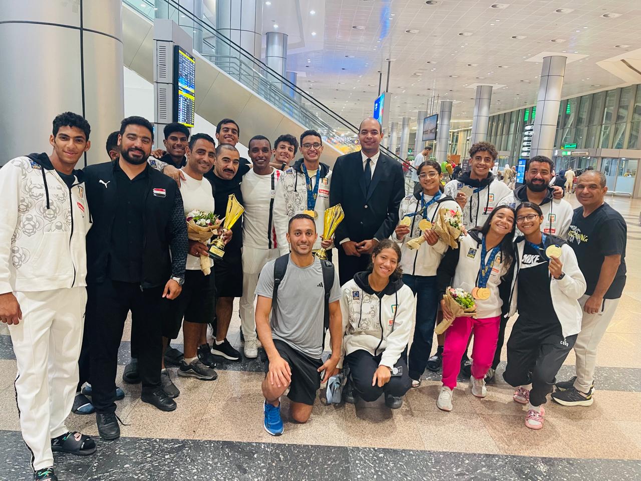 وزير الرياضة يهنئ أبطال الخماسي الحديث عبر تقنية الفيديو كونفرانس بعد سيطرتهم على بطولة العالم للناشئين بالمجر