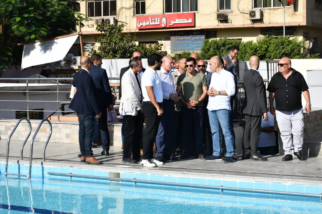 وزير الرياضة ومحافظ القاهرة يتفقدان المركز الرياضي بشبرا